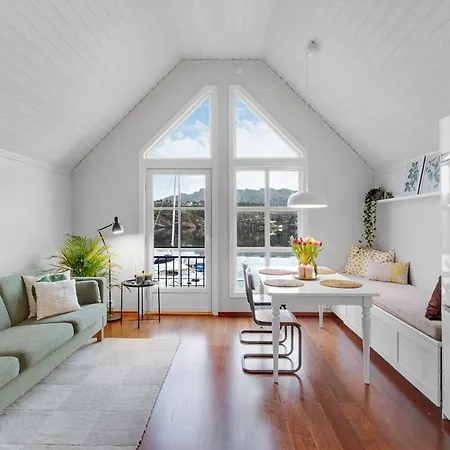Scenic Waterfront Cabin Tellnes